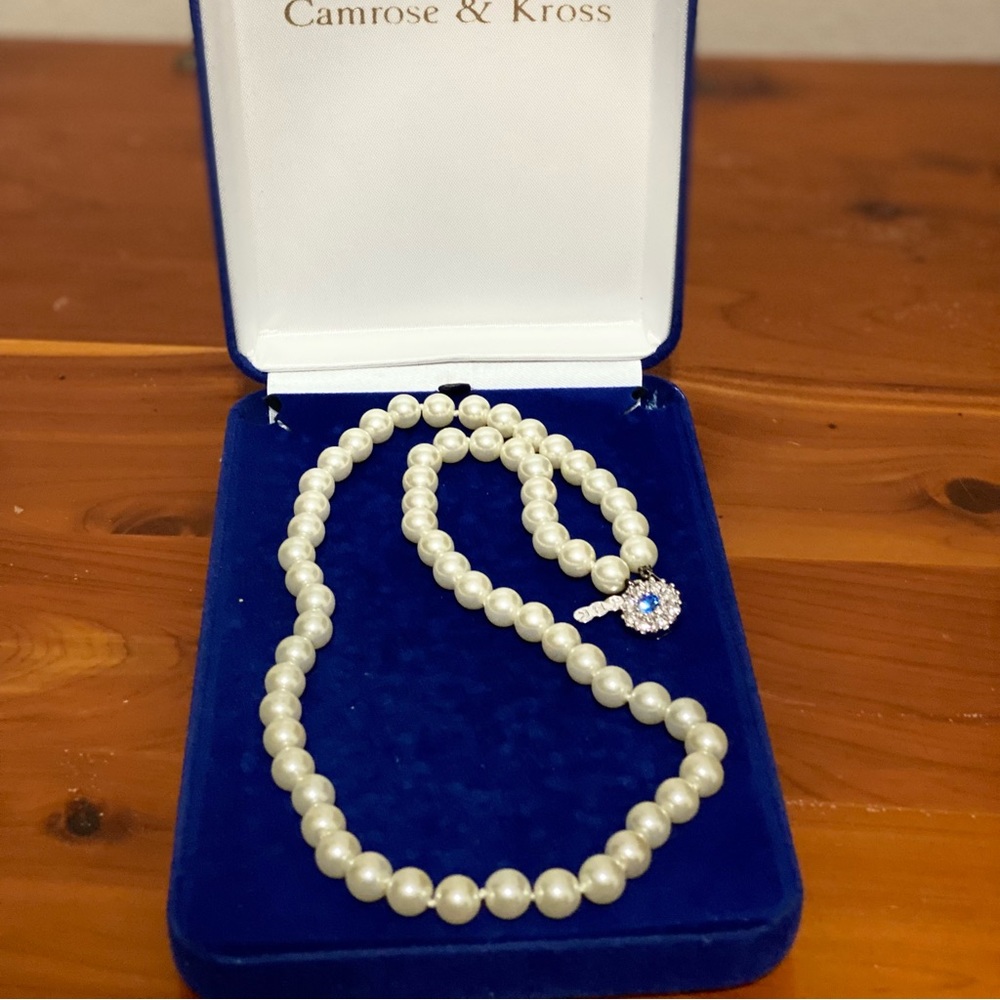Jacqueline Kennedy Single Strand of pearls Camrose & Kross w/ certificate